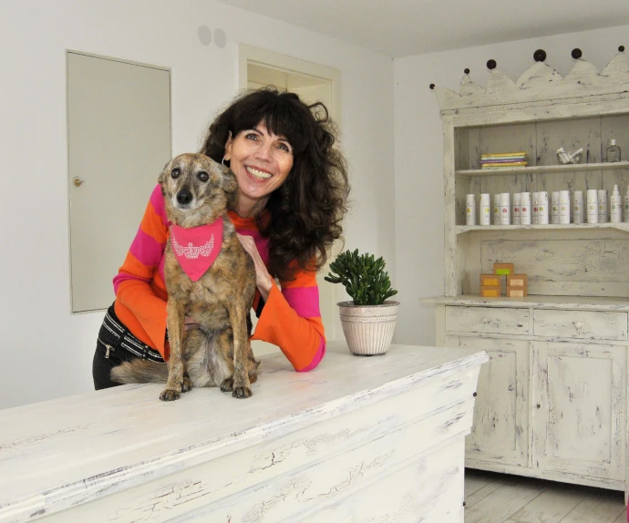 Elke Reinhardt im Hundesalon Pfötle Paradies